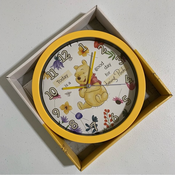 Disney Winnie The Pooh Analog Wall Clock-NIB - Picture 3 of 5